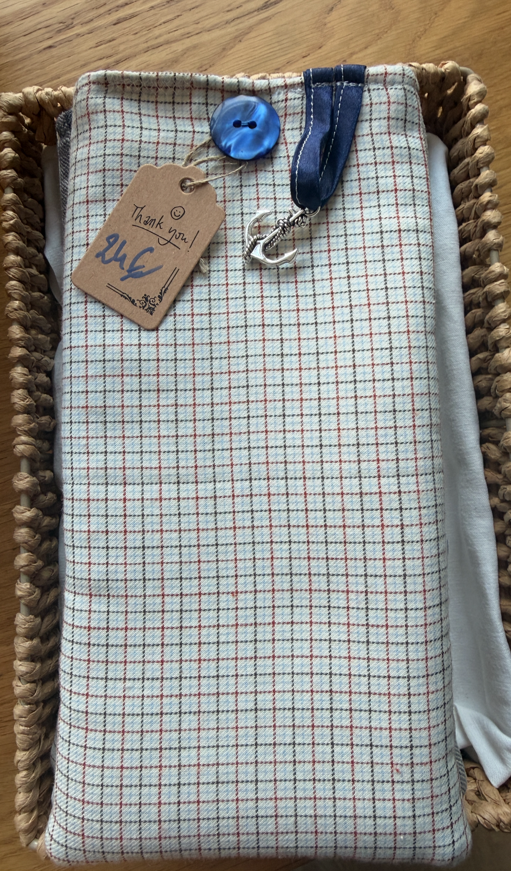 Trousse en tissu à carreaux avec breloque ancre marine et bouton bleu