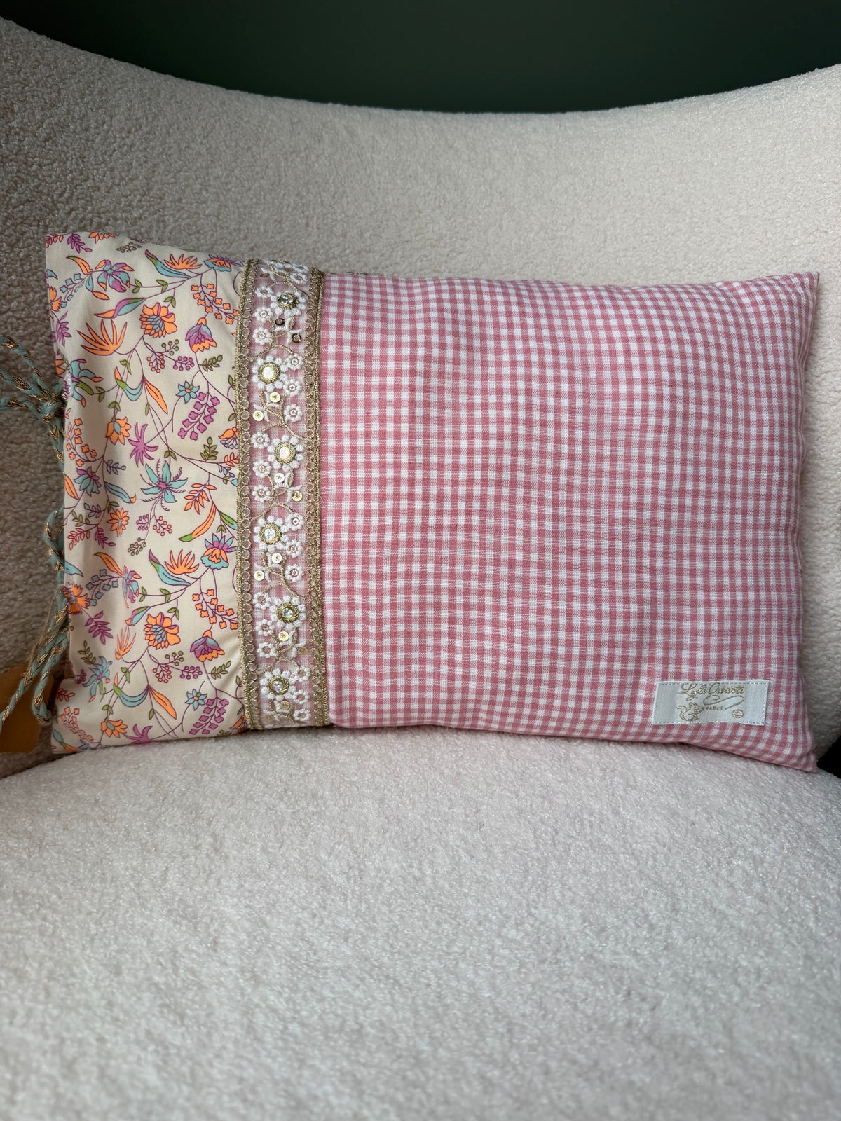 Coussin floral oiseaux vichy rose