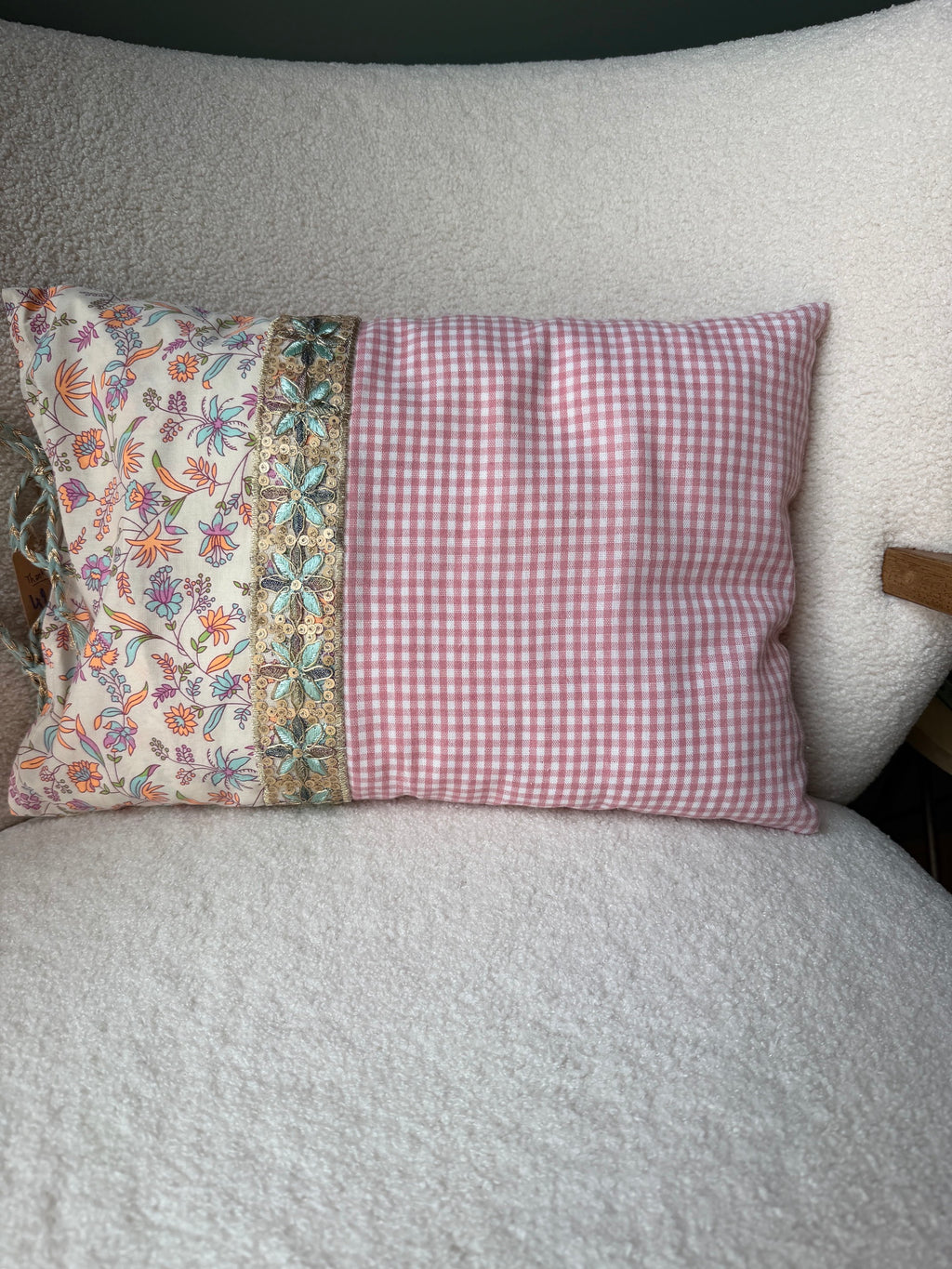 Coussin floral oiseaux vichy rose