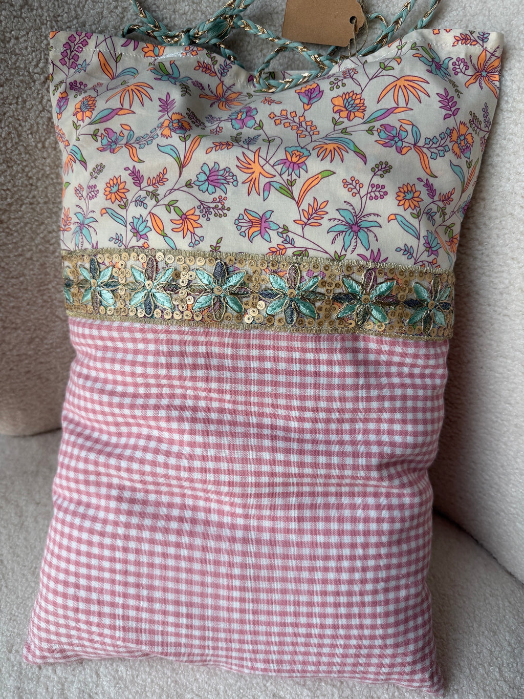 Coussin floral oiseaux vichy rose