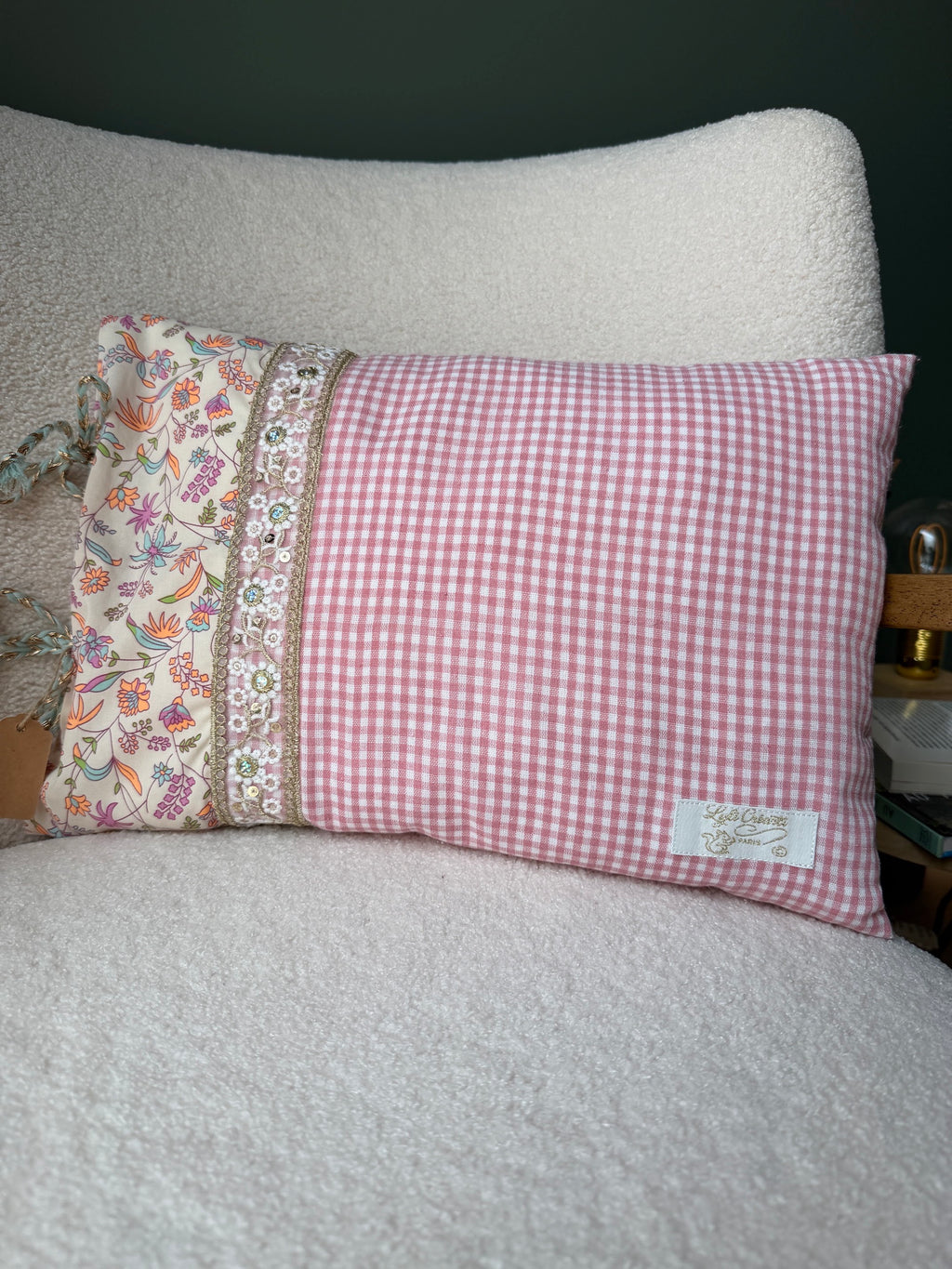 Coussin floral oiseaux vichy rose