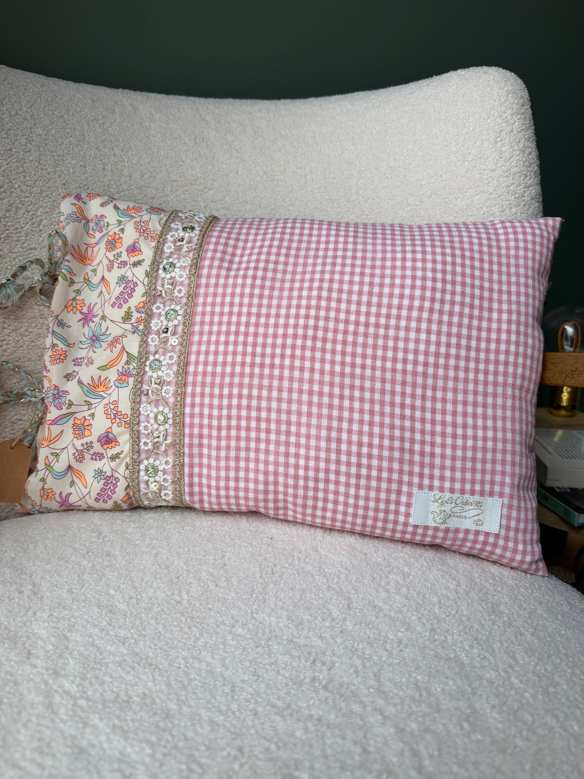 Coussin floral oiseaux vichy rose