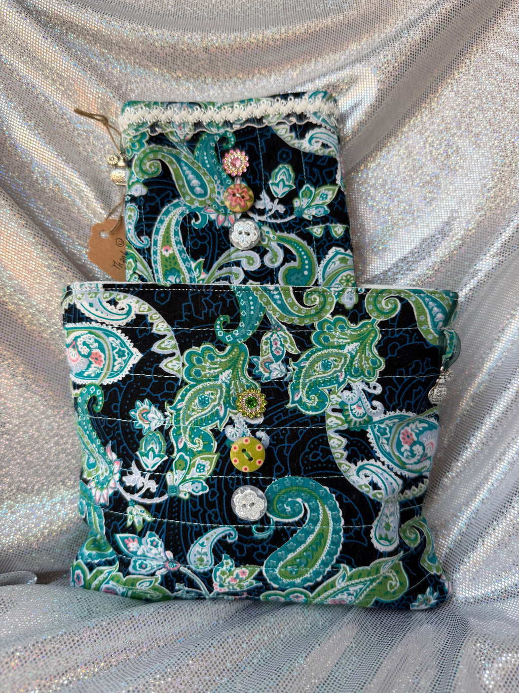 Duo de pochettes matelassées motif cachemire – pièce unique