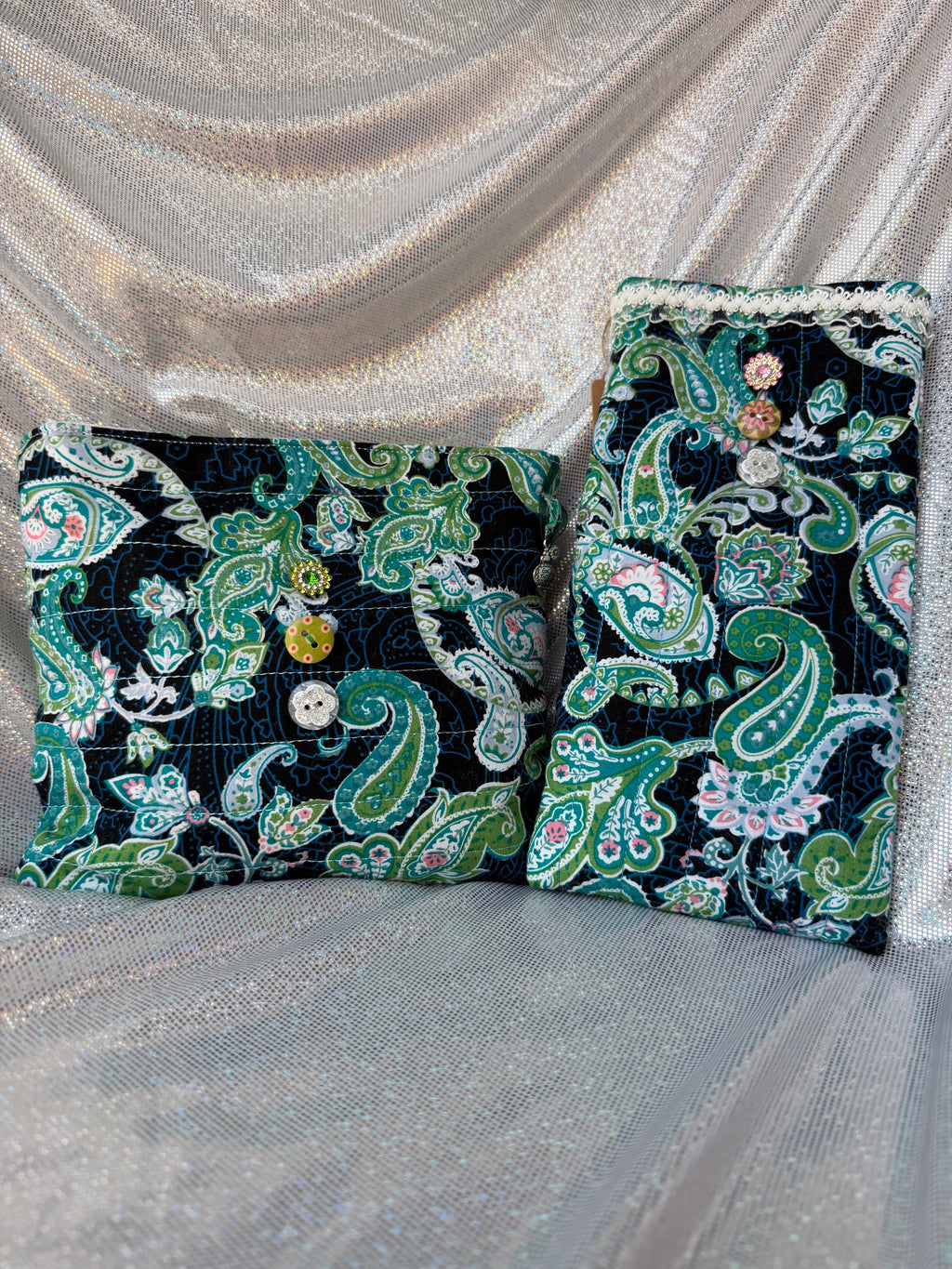 Duo de pochettes matelassées motif cachemire – pièce unique