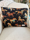 Coussin & housse décorative "chevaux bohèmes" - Dentelle ancienne & détails turquoise