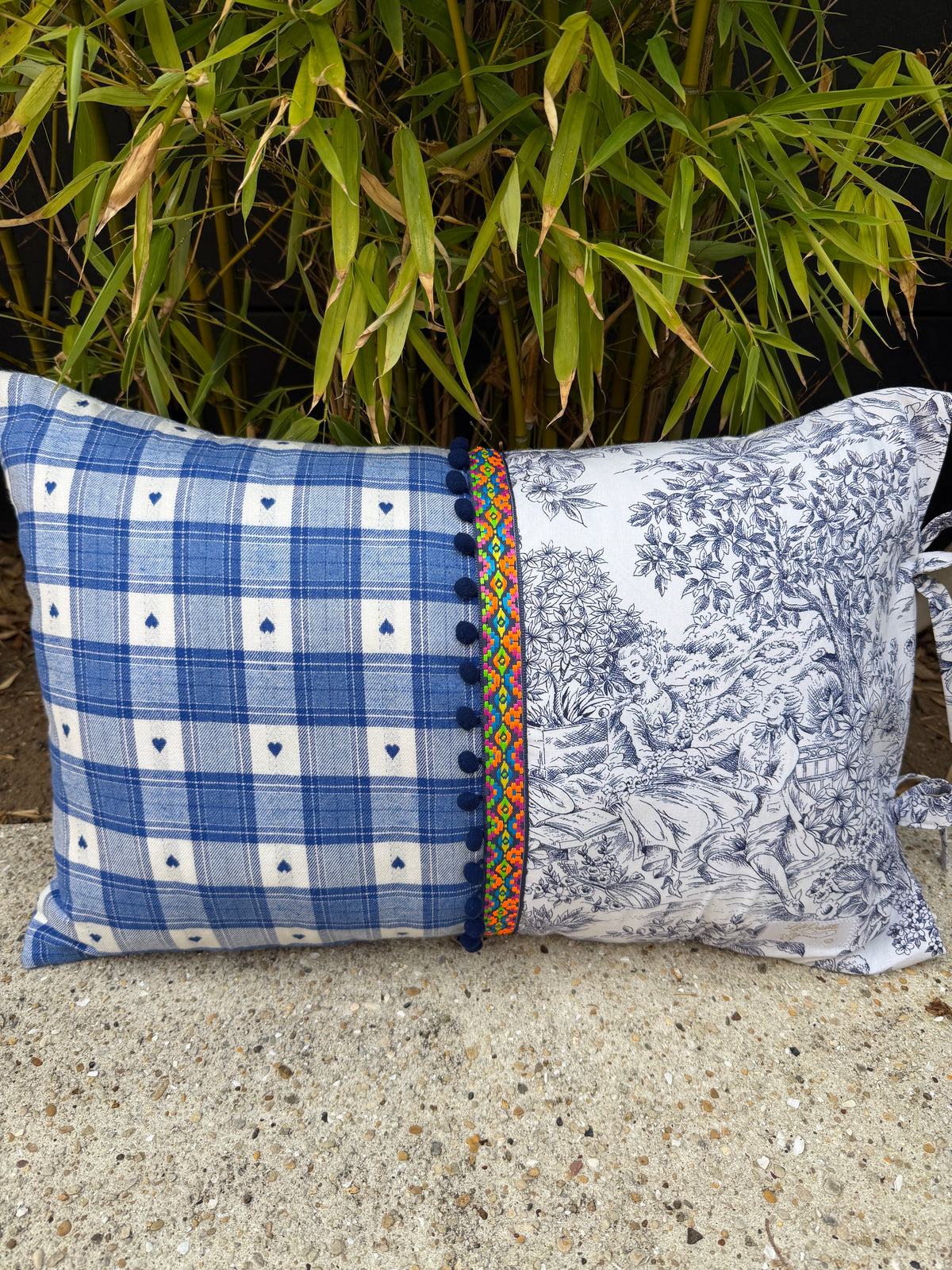 Housse de coussin « Bleue » – Toile de Jouy & petits cœurs 🩵