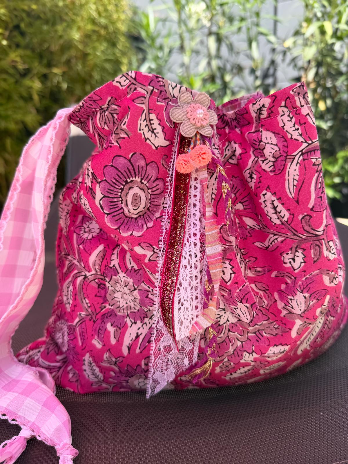 Sac bourse en coton fleuri rose fuchsia fait main
