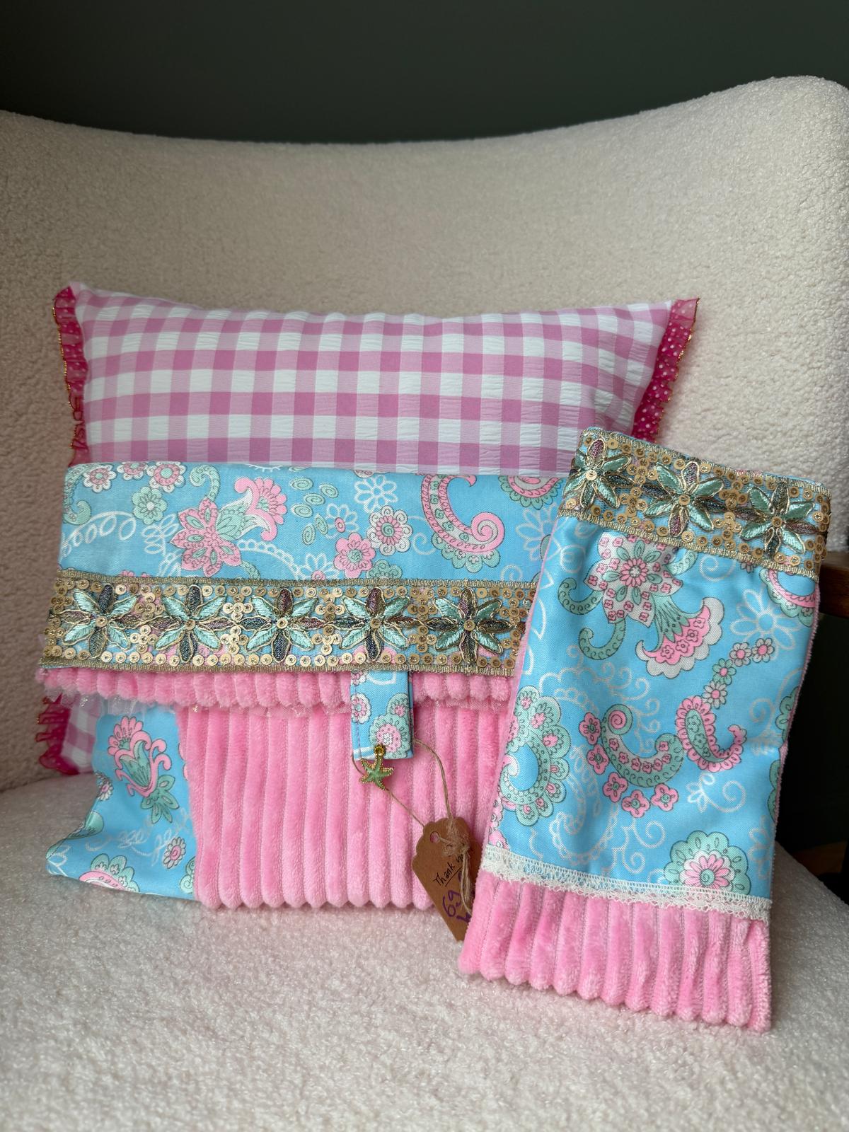 Duo pochette et coussin assortis fait main, velours côtelé rose et tissu cachemire bleu