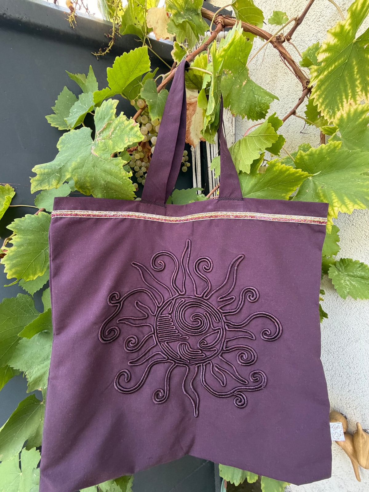 Sac artisanal « Soleil » – violine ✨☀️