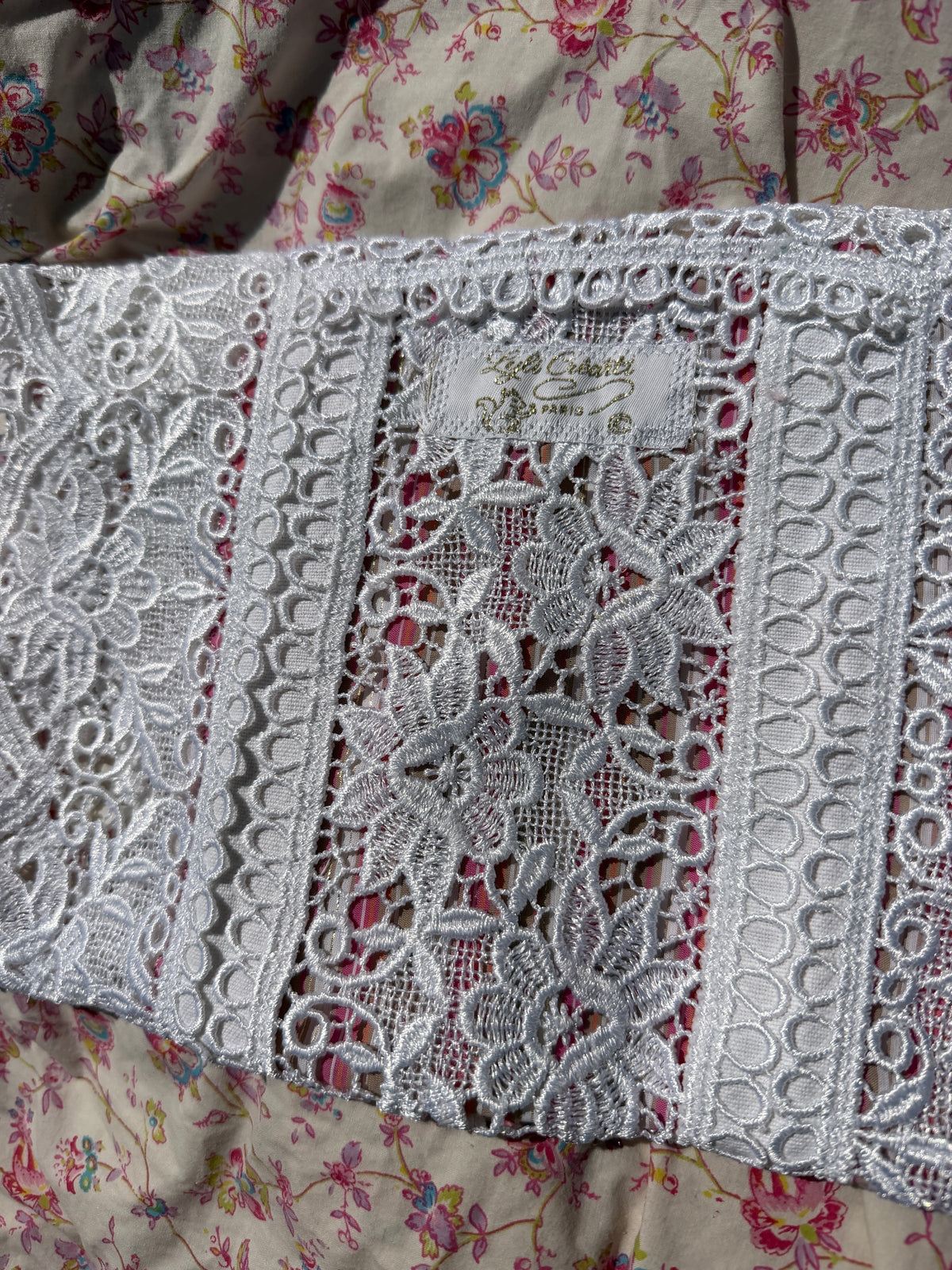 Pochette en dentelle ancienne - blanc rose & liserés or