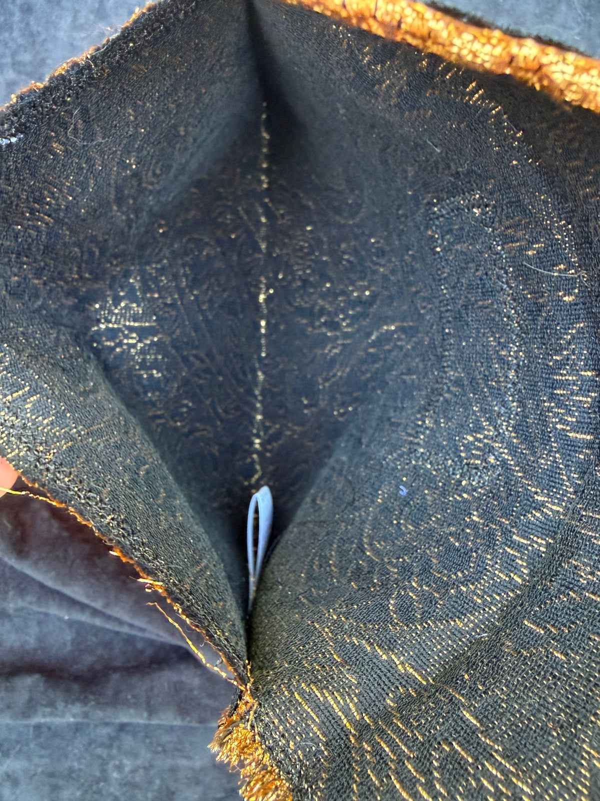 Pochette précieuse en brocart doré