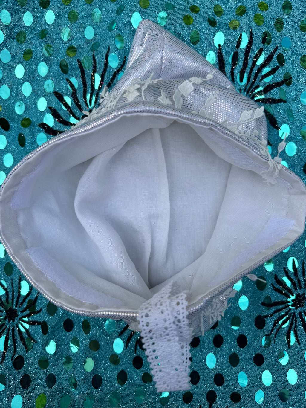 Pochette souple argentée & dentelle bl